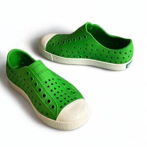 Native The Jefferson Little Boy Grasshopper Green Size 10 Preppy Sandals